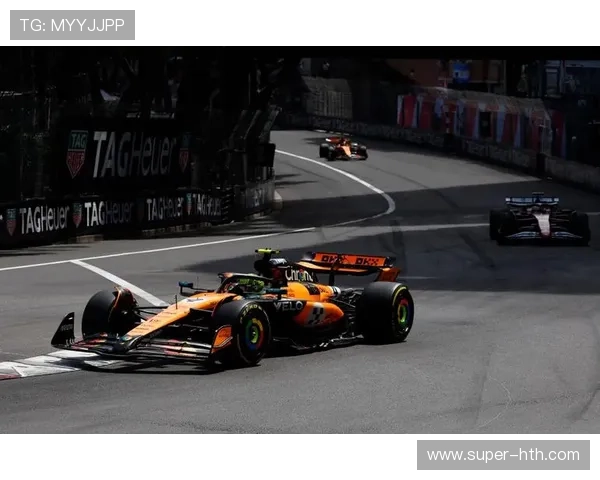 角田裕毅受车队指令阻挡诺里斯，因防守动作不当遭罚时